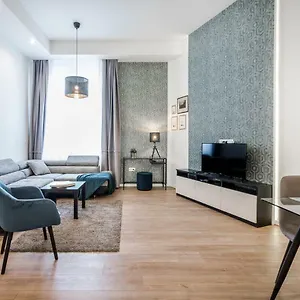 Bpr Thrill Design With A/c Appartamento Budapest